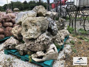 Валун белый, кварц рельефный